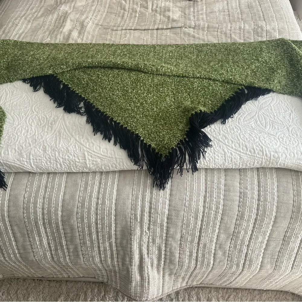 Green Shawl with Black Fringe - Picture 5 of 5